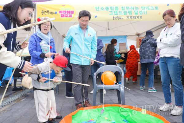 [크기변환]2-5. 3일 용인특례시청 에이스홀과 야외광장에서 ‘2025년 용인특례시 어린이날 대축제’가 열렸다.jpg