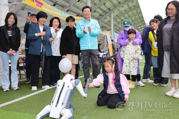 [크기변환]2-6. 3일 용인특례시청 에이스홀과 야외광장에서 ‘2025년 용인특례시 어린이날 대축제’가 열렸다.jpg