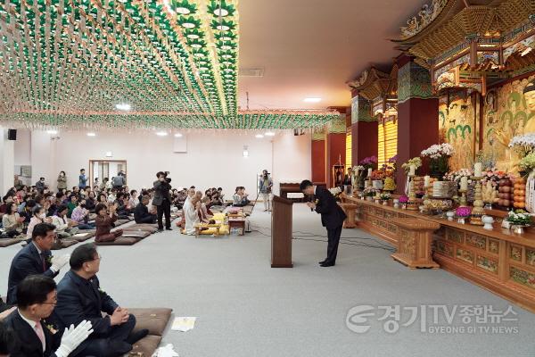 [크기변환]5. 신상진 성남시장이 부처님 오신 날을 맞아 봉국사에 참석했다.jpg