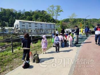 [크기변환]3-1. 상하동 EM 흙공 던지기 생태하천 정화활동.jpg