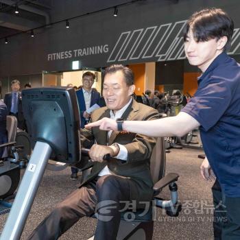 [크기변환]1-2. 11개 종목 체육활동 할 수 있는 수원시 망포복합체육센터 문 열었다.jpg