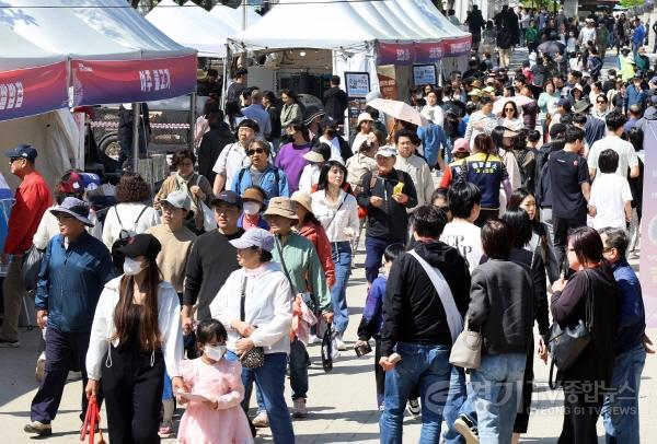 [크기변환]01-여주시, 도자기 ‘완판’ 행렬! 제37회 여주도자기축제, 78만 인파 몰리며 지역경제 들썩 2.jpg