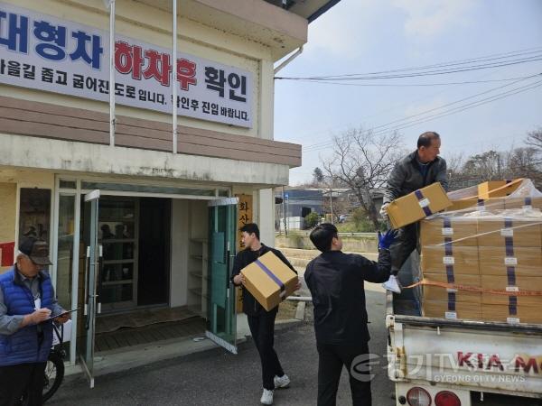 [크기변환]11-3. 이동읍 마니커 경로당 삼계탕 기부 (1).jpg