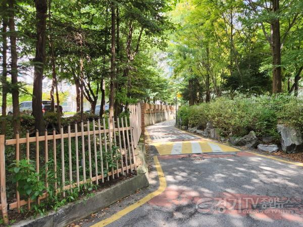 [크기변환]13-2. 용인특례시가 심곡초등학교 주변도로 2곳에 보행자우선도로 조성공사를 시작했다..jpg