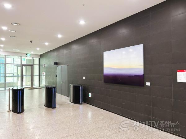 [크기변환]1. 경기도청 1층 로비, 한조영作.jpg