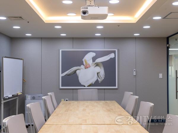 [크기변환]6. 경기중앙협력본부 회의실, 정정호作.jpg