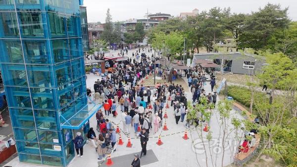 [크기변환]01. 여주시, 여주 남한강 출렁다리 일일 관광객 11만명 돌파2.jpg