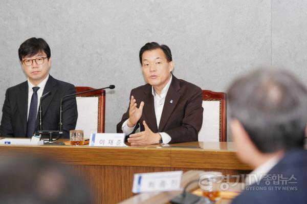 [크기변환]1-2. 수원시, TSMC에 장비 공급하는 ㈜BNSR과 11호 투자협약 체결.jpg