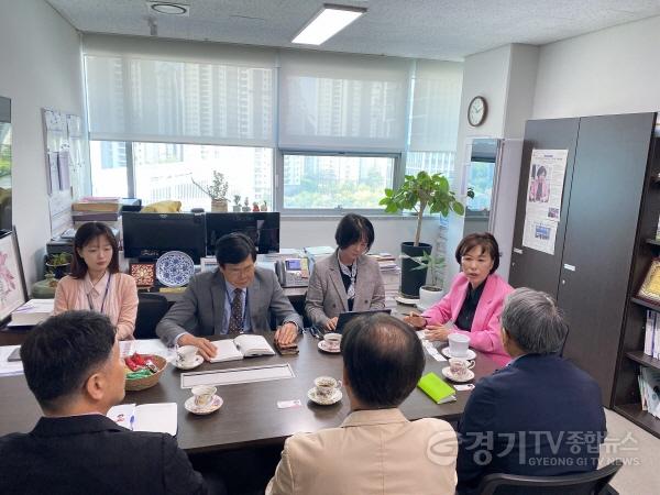[크기변환]250508 이채영 의원, 평화안보자문위원들과 캠프그리브스 평화안보교육 활성화 논의.jpg