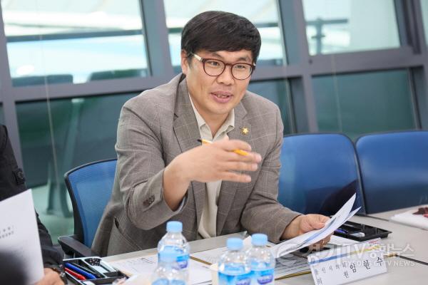 [크기변환]20250509 용인특례시의회 의원연구단체 Sports City 8, 프로축구단 창단 논의 구체화(3).jpg