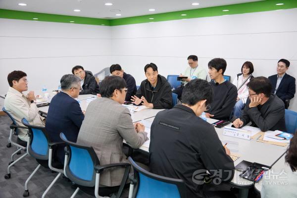 [크기변환]20250509 용인특례시의회 의원연구단체 Sports City 8, 프로축구단 창단 논의 구체화(4).jpg