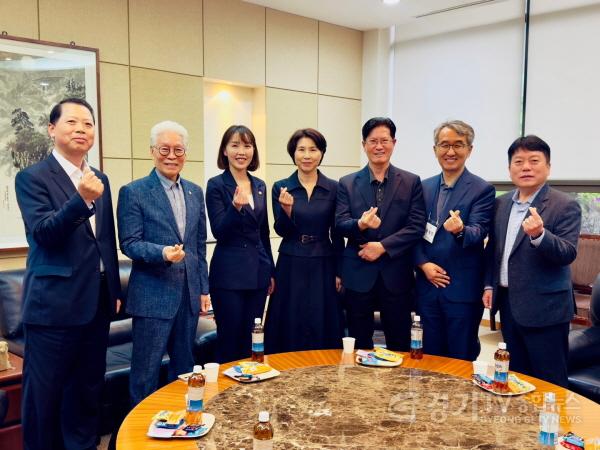 [크기변환]250512 이인애 의원, 제20회 경기도 입양의 날 기념행사 참석 (1).jpg