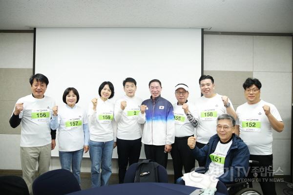 [크기변환]2.화성특례시의원 단체 기념 사진.jpg