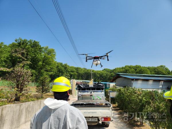 [크기변환]1-2. 아프리카돼지열병 차단 멧돼지 기피제 드론 살포.jpg