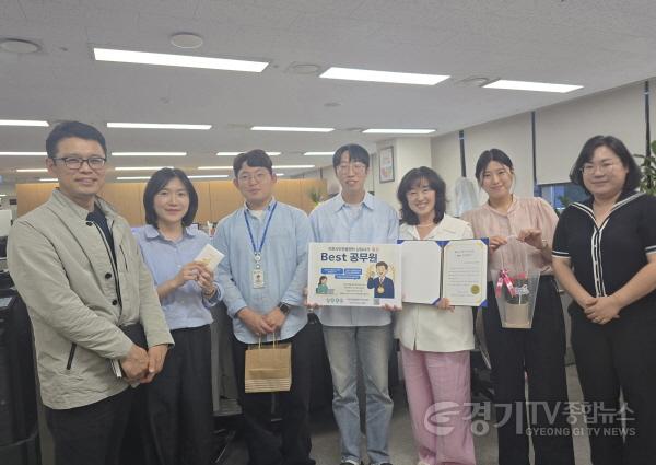 [크기변환]1. 이천시 민원콜센터, 상담사가 직접 뽑은 ‘베스트 공무원’ 선정2(청소행정팀).jpg