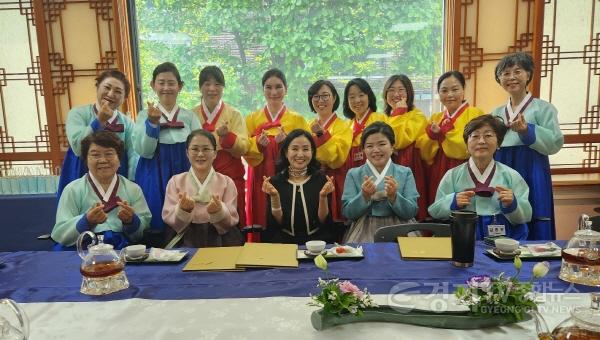 [크기변환]5. 용인특례시, 2025 상반기 예절교육관 정규과정 16명 수료식.jpg