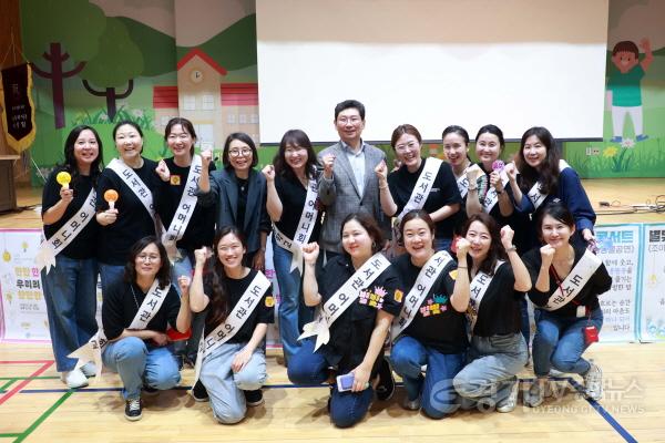 [크기변환]2-1. 이상일 용인특례시장이 16일 용인한빛초등학교 별빛도서관 축제에 참석했다..jpg