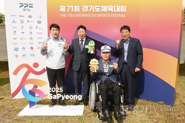 [크기변환]배정수의장  서태원가평군수  이용운 의원.jpg