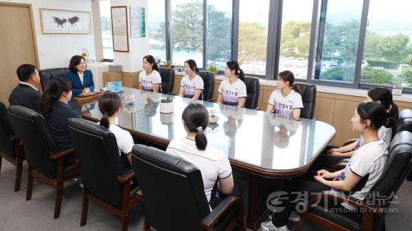 [크기변환]1-2. 안성시 소프트테니스팀, 2025년 상반기 주요 대회 석권…우승기 봉납식 개최.jpg