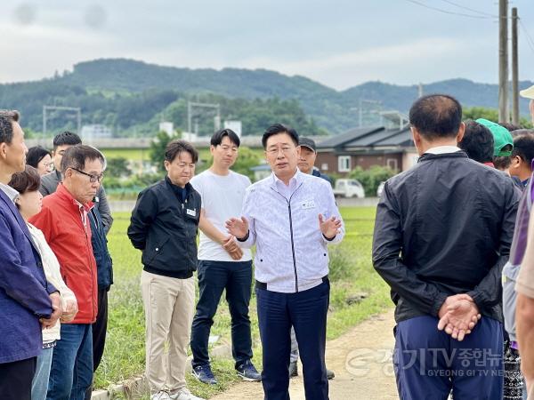 [크기변환]7.친환경 양평쌀 생산 우렁이 방사 행사3.jpg