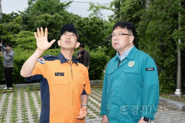 [크기변환]1-5 사진4)수원시, 수원SK아트리움 지진 발생 가정해 ‘2025년 수원시 재난대응 안전한국훈련’.jpg