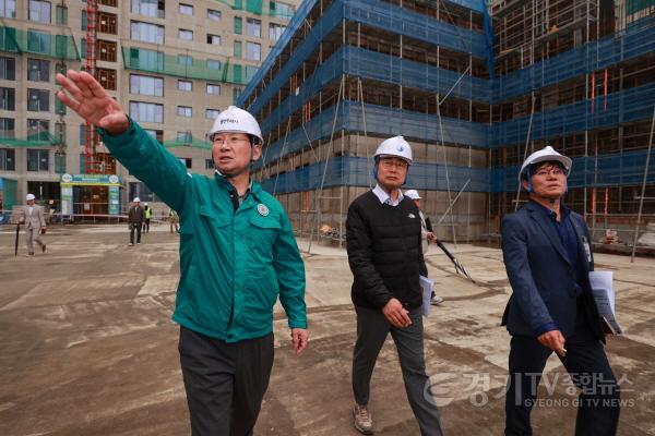 [크기변환]14-2. 이상일 용인특례시장은 역북2지구 아파트 공사 소음 민원 현장을 찾아 소음 저감 조치 이행 여부를 점검했다.JPG