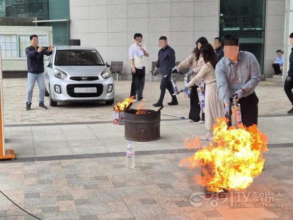 [크기변환]11. 19일 시청 하늘광장에서 소방훈련이 이뤄지고 있다.jpeg