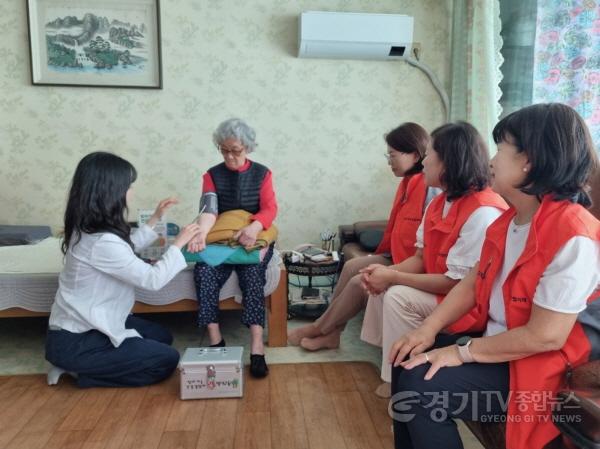 [크기변환]6-1. 영덕2동, 찾아가는 건강상담 ‘건강길잡이’ (1).jpg