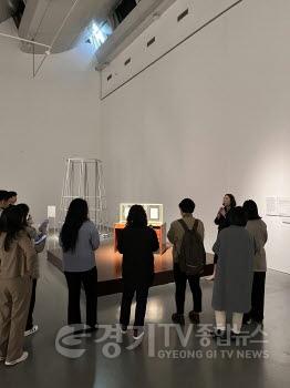 [크기변환](경기도미술관)문화의날_큐레이터투어5월_2.JPG