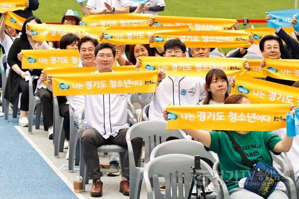[크기변환]1-3. 이상일 용인특례시장은 23일 2025 경기도 청소년 진로·문화 축제에 참석해 청소년들을 응원했다.jpg