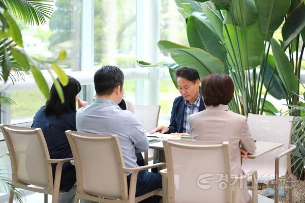 [크기변환]3. 수원시, 공직자 보호 위해 지난 1월부터 ‘특이민원대응전문관’운영…전국 지자체 최초.jpg