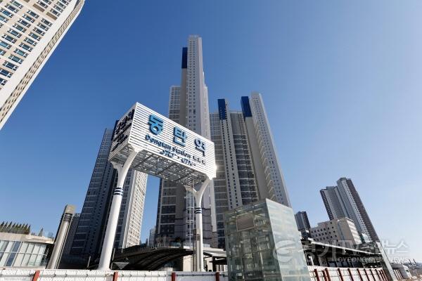[크기변환]1-7. 동탄역 전경. 화성특례시는 주거 인프라를 선제적으로 조성하며, 청년층이 안정적으로 거주할 수 있는 기반을 마련했다..jpg