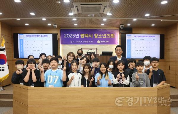 [크기변환]사진1) 2025 제18회 청소년의회 단체.jpg