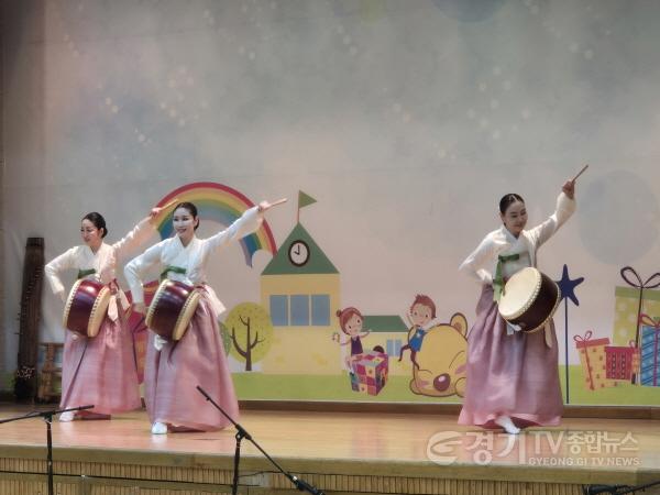 [크기변환](20250528)용인교육지원청 보도자료(전통과 미래를 잇다. 구성초, 풀피리로 여는 문화예술교육) 사진1 (1).jpg