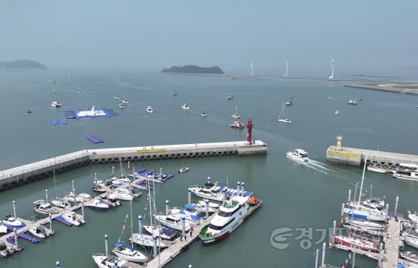 [크기변환]2-4. 요보트 승선체험이 진행 중인 전곡항 전경.jpg