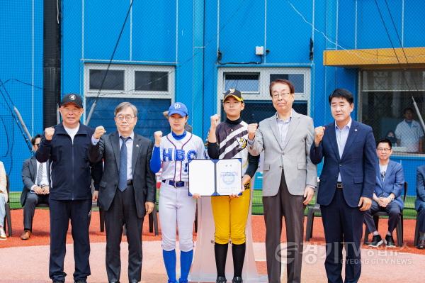 [크기변환]배정수의장과 내빈 기념사진.jpg