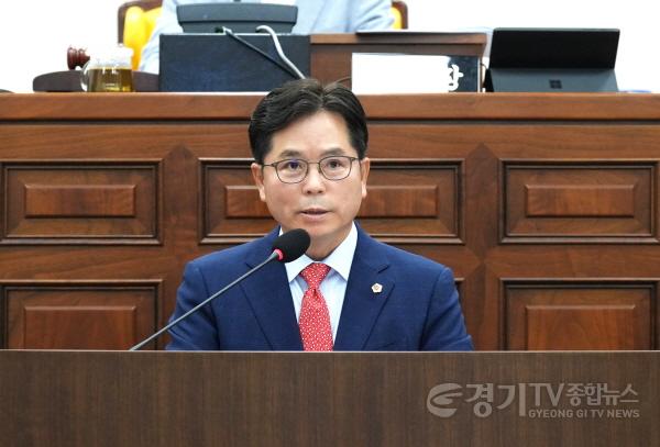 [크기변환][사진자료] 하남시의회 금광연 의장, ‘미사경정장 부지 반환 촉구 건의안’ 제안설명(사진_하남시의회 제공).jpg