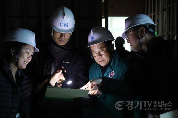[크기변환]20250317 도시미래위원회 현장방문(시의회청사, 서수원덕산병원 건립현장) (14).jpg