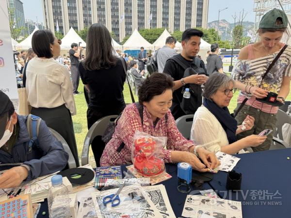 [크기변환]1-1. 안성시, ‘한중일 협력의 날(TCS Day)’ 동아시아문화도시 홍보부스 운영 (1).jpeg