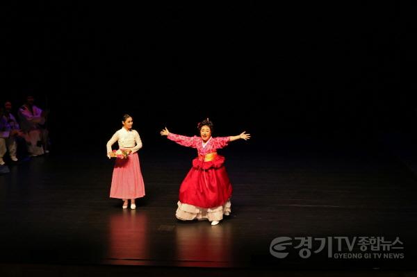 [크기변환][공연사진] 심청이와 춘향이가 온다_공연_02.jpg