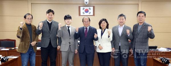 [크기변환]도시미래위원회 단체사진2.jpg