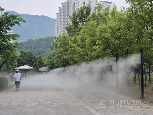 [크기변환]5. 새물근린공원에 설치한 쿨링포그 시설.jpeg