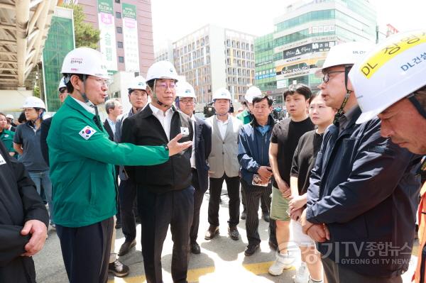 [크기변환]250606 1-5. 이상일 시장 서천동 크레인 전도 현장방문.jpg