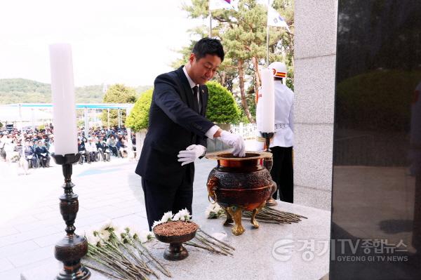 [크기변환]250606 김진경 의장, 제70회 현충일 추념식 참석 (2).jpg