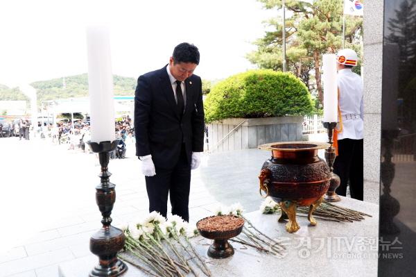 [크기변환]250606 김진경 의장, 제70회 현충일 추념식 참석 (3).jpg