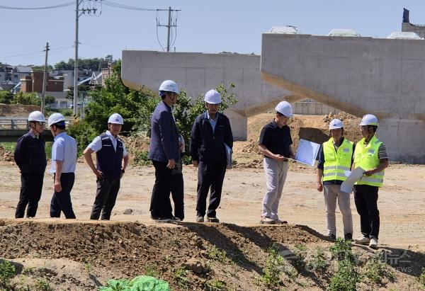 [크기변환]3 평택시 여름철 폭염과 풍수해 대비 대형 토목건설 현장 사전점검.jpg