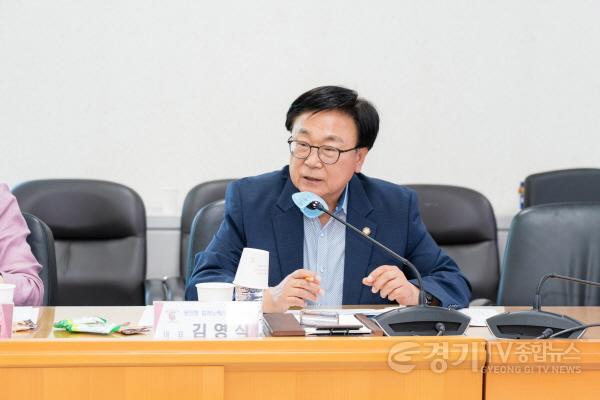 [크기변환]20250612 용인특례시의회 의원연구단체 용인형 컬처노믹스 연구회Ⅱ, 연구용역 착수보고회 개최(4).jpg