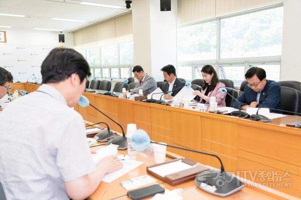 [크기변환]20250612 용인특례시의회 의원연구단체 용인형 컬처노믹스 연구회Ⅱ, 연구용역 착수보고회 개최(3).jpg