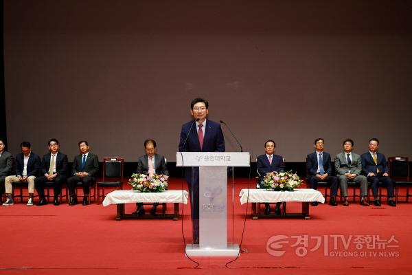 [크기변환]16-2. 12일 용인대 무도대학 단호홀에서 열린 용인대 개교 72주년 기념식에 참석한 이상일 시장이 축사를 하고 있다.jpg