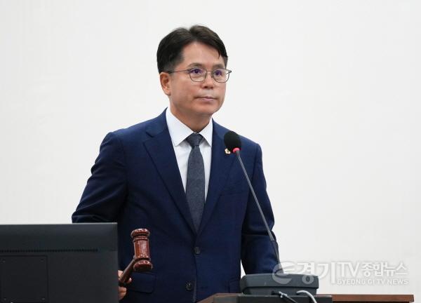 [크기변환][사진자료] 하남시의회 6월 13일 제340회 제1차 정례회 제2차 본회의를 진행하고 있는 금광연 의장. (사진_하남시의회 제공).jpg